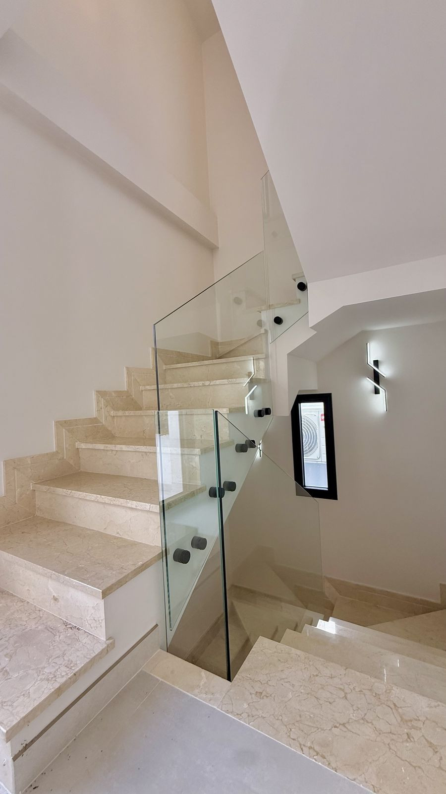 5 Bed Townhouse for sale in Nueva Andalucía Costa Del Sol, Málaga, Spain