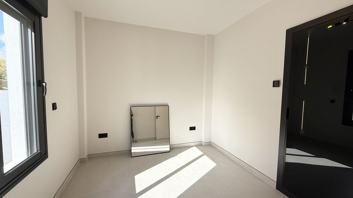 5 Bed Townhouse for sale in Nueva Andalucía Costa Del Sol, Málaga, Spain