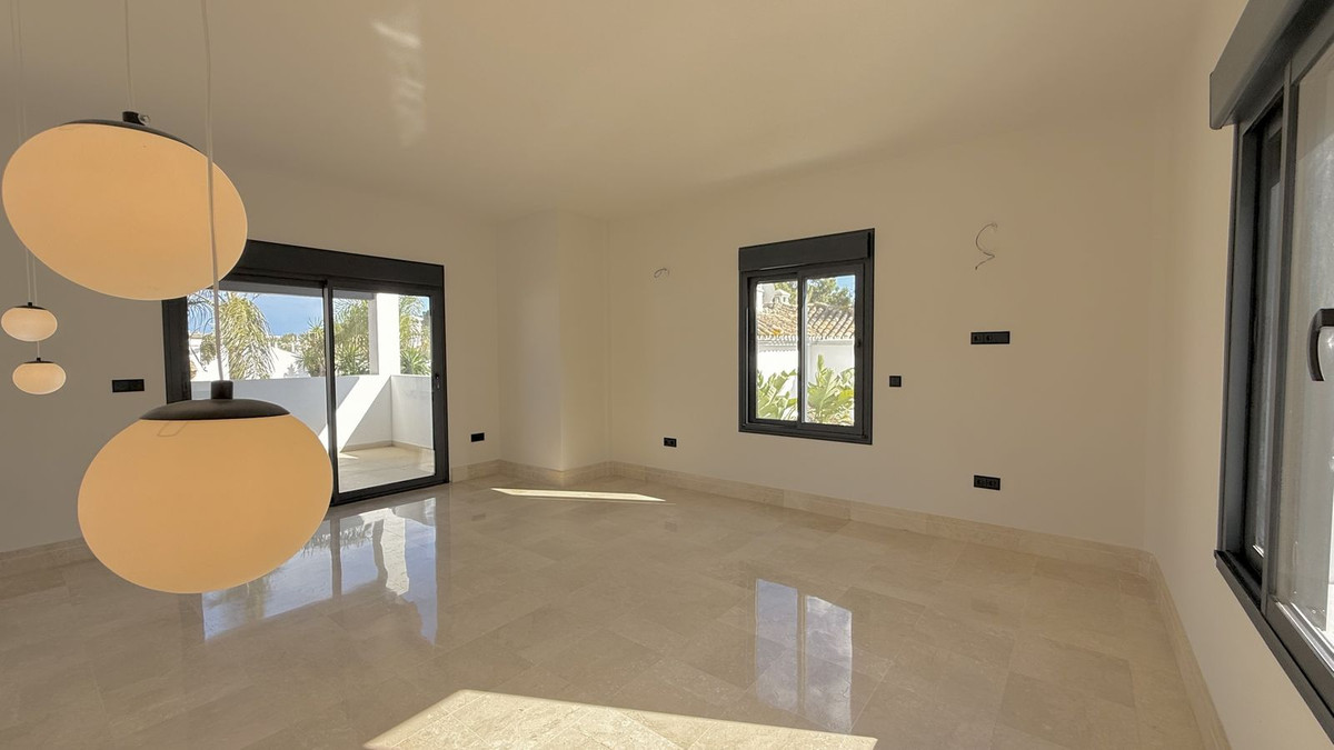 5 Bed Townhouse for sale in Nueva Andalucía Costa Del Sol, Málaga, Spain