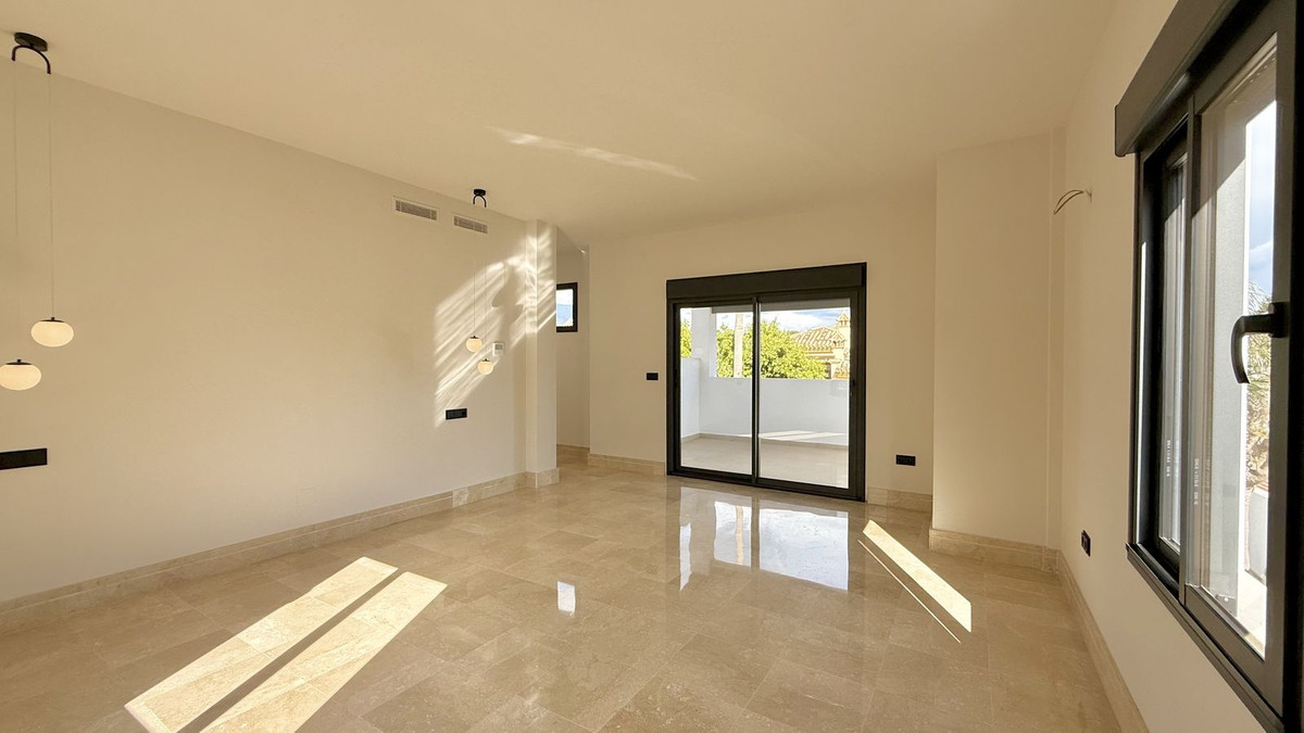 5 Bed Townhouse for sale in Nueva Andalucía Costa Del Sol, Málaga, Spain