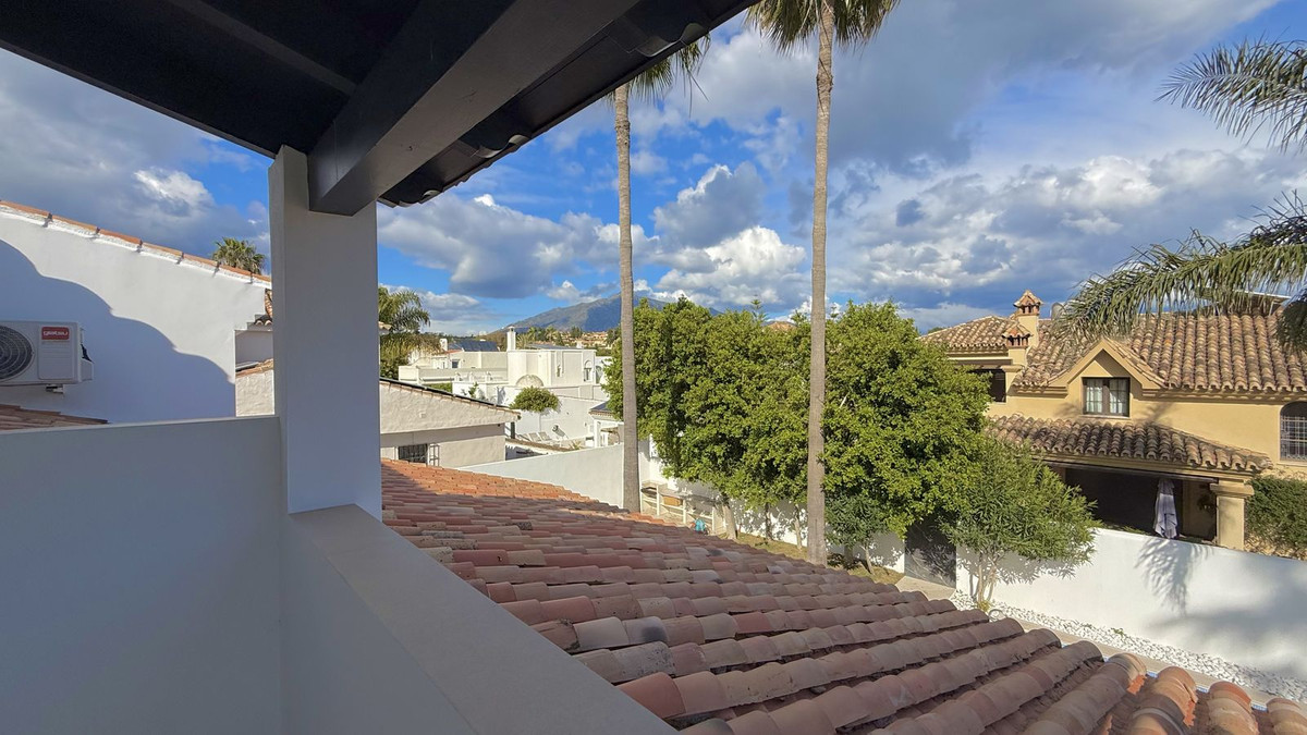 5 Bed Townhouse for sale in Nueva Andalucía Costa Del Sol, Málaga, Spain