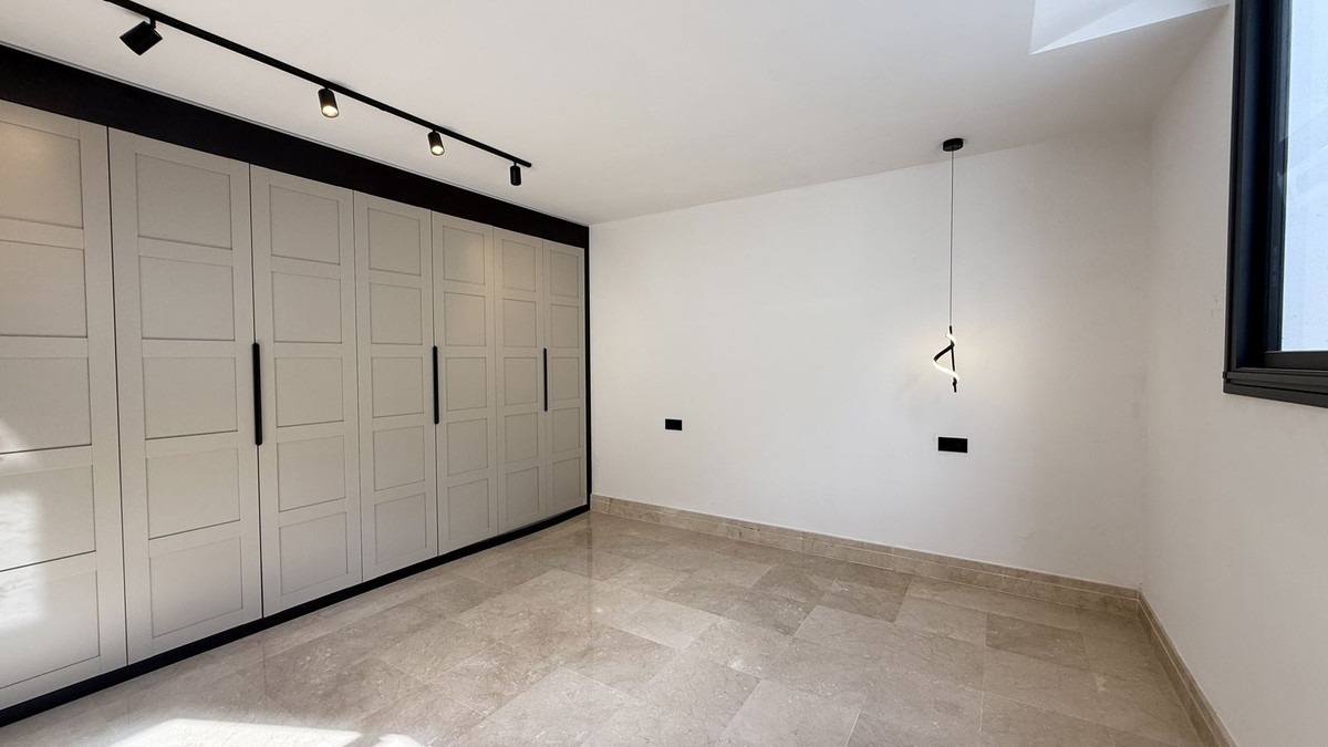 5 Bed Townhouse for sale in Nueva Andalucía Costa Del Sol, Málaga, Spain