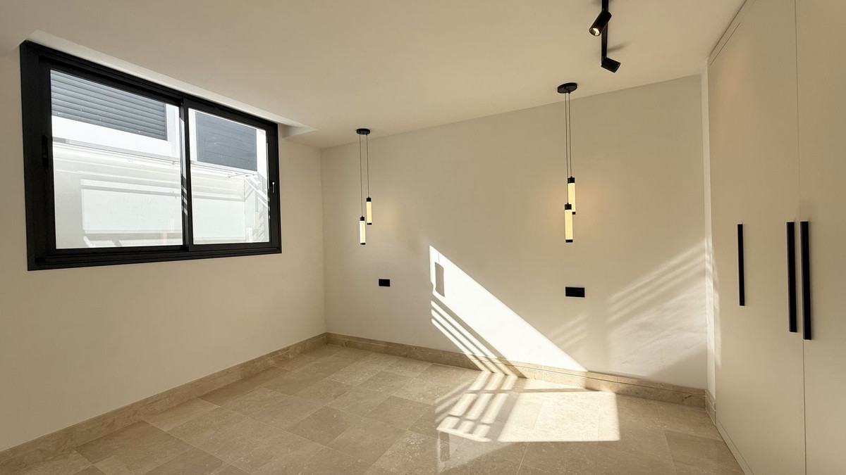 5 Bed Townhouse for sale in Nueva Andalucía Costa Del Sol, Málaga, Spain