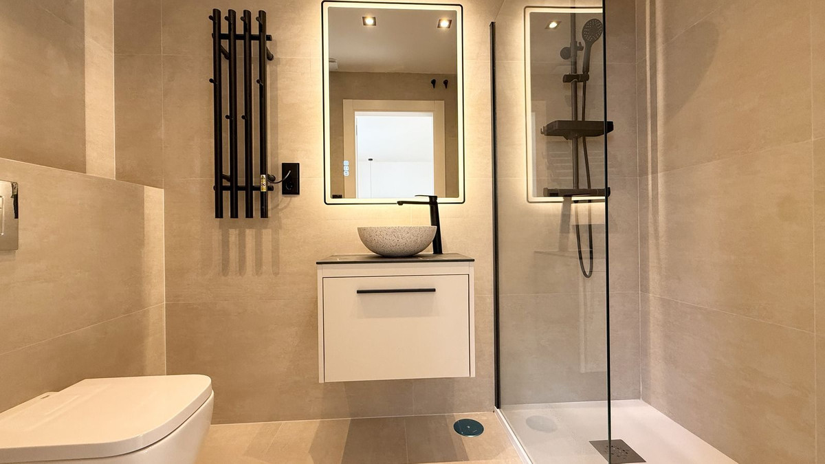 5 Bed Townhouse for sale in Nueva Andalucía Costa Del Sol, Málaga, Spain