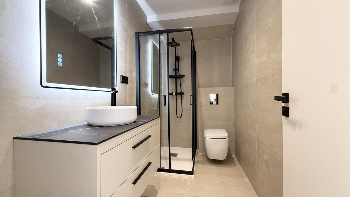 5 Bed Townhouse for sale in Nueva Andalucía Costa Del Sol, Málaga, Spain