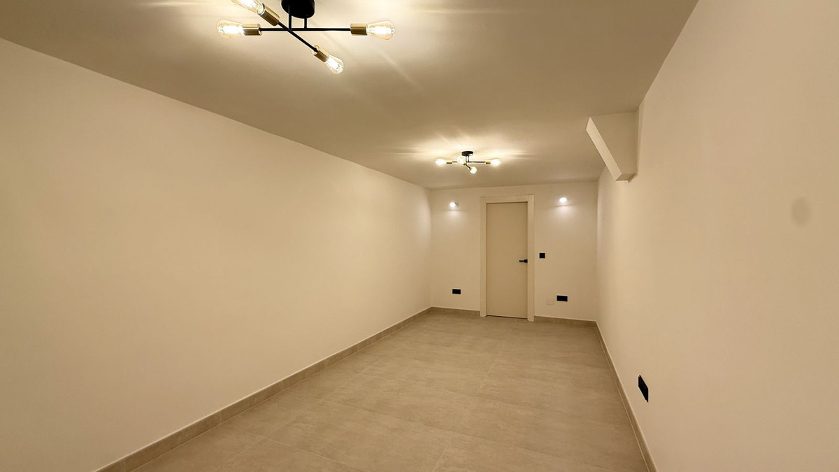 5 Bed Townhouse for sale in Nueva Andalucía Costa Del Sol, Málaga, Spain