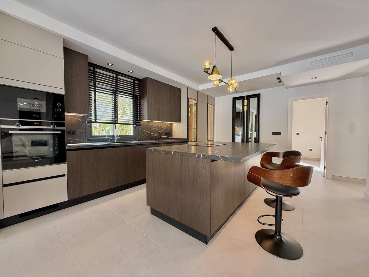 5 Bed Townhouse for sale in Nueva Andalucía Costa Del Sol, Málaga, Spain