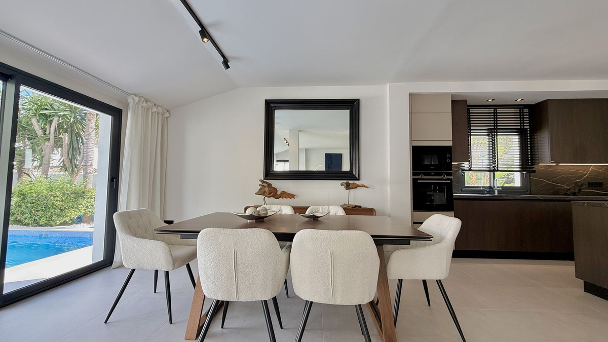 5 Bed Townhouse for sale in Nueva Andalucía Costa Del Sol, Málaga, Spain
