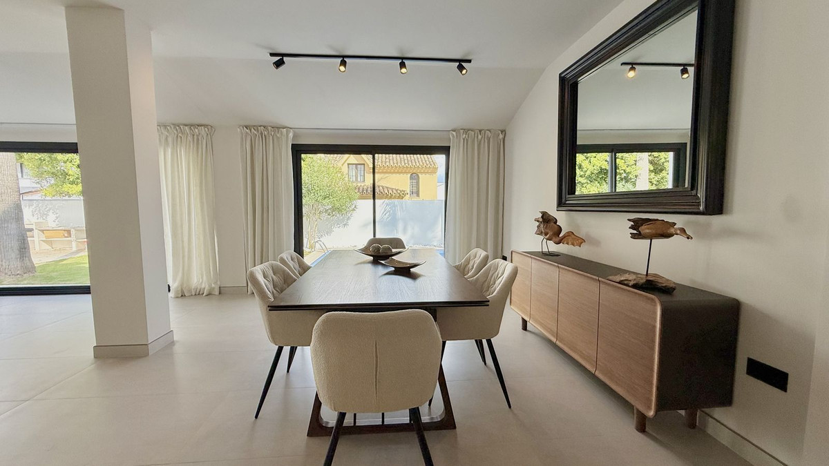 5 Bed Townhouse for sale in Nueva Andalucía Costa Del Sol, Málaga, Spain