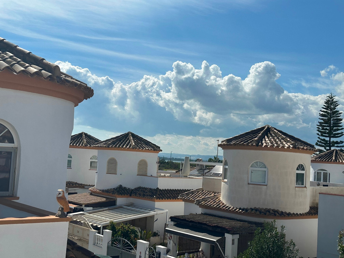 3 Bed Townhouse for sale in Urbanización El Raso Costa Blanca, Alicante, Spain