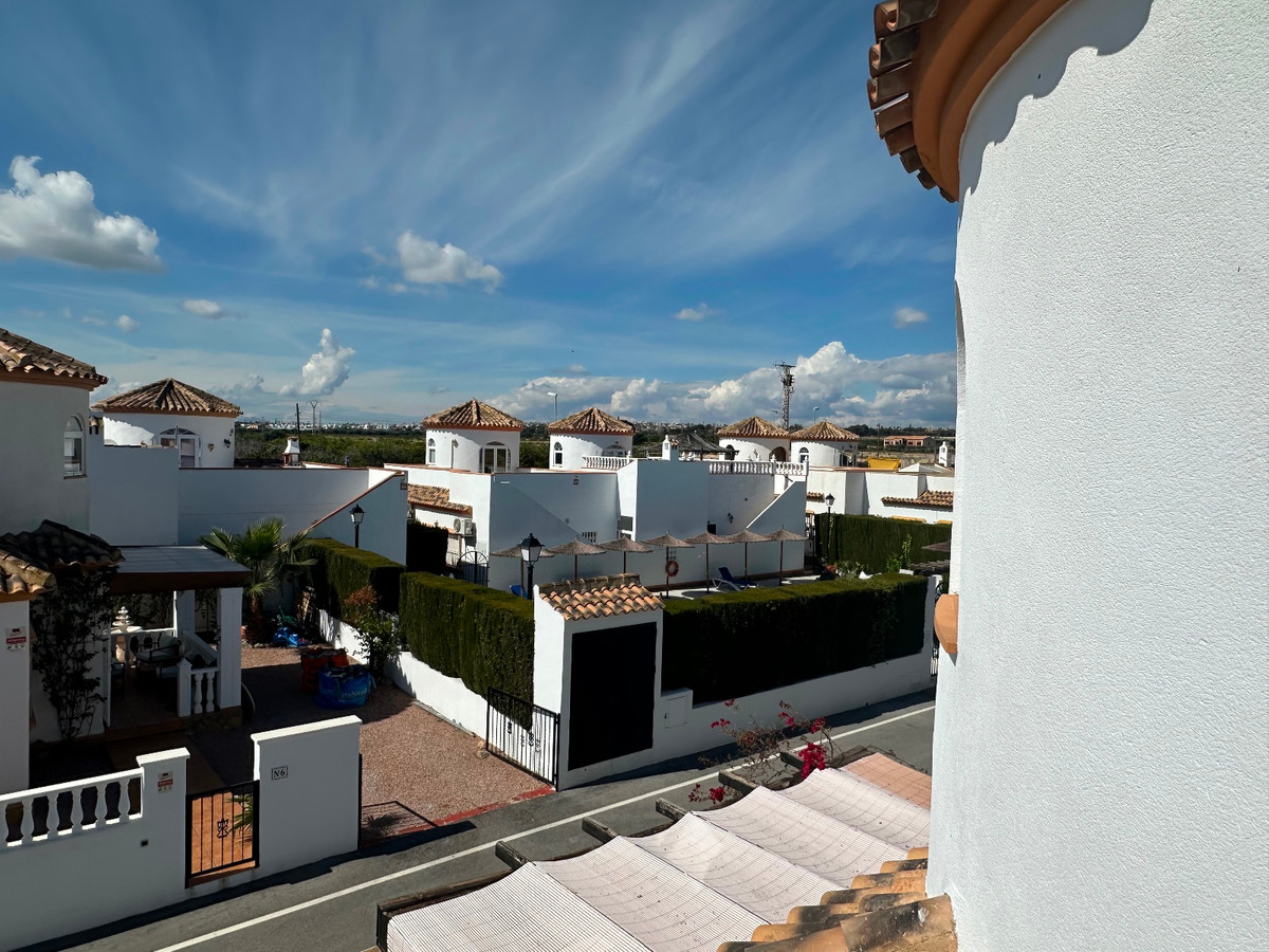3 Bed Townhouse for sale in Urbanización El Raso Costa Blanca, Alicante, Spain