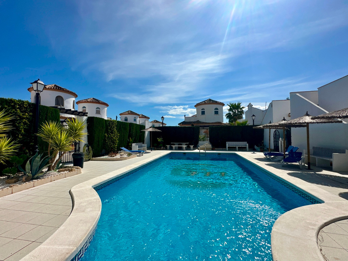 3 Bed Townhouse for sale in Urbanización El Raso Costa Blanca, Alicante, Spain