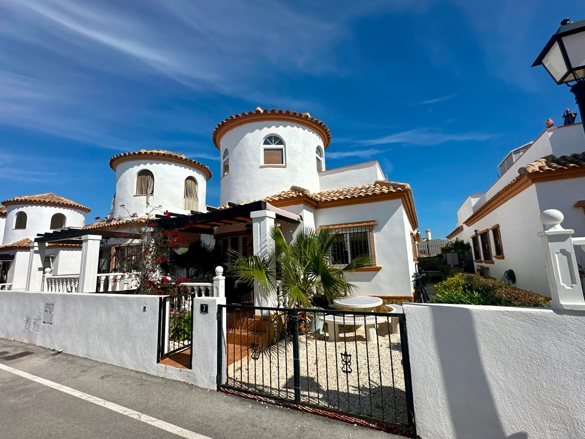 3 Bed Townhouse for sale in Urbanización El Raso Costa Blanca, Alicante, Spain