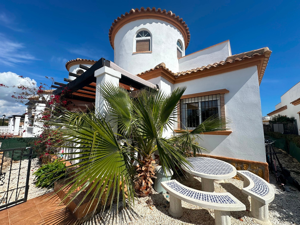 3 Bed Townhouse for sale in Urbanización El Raso Costa Blanca, Alicante, Spain
