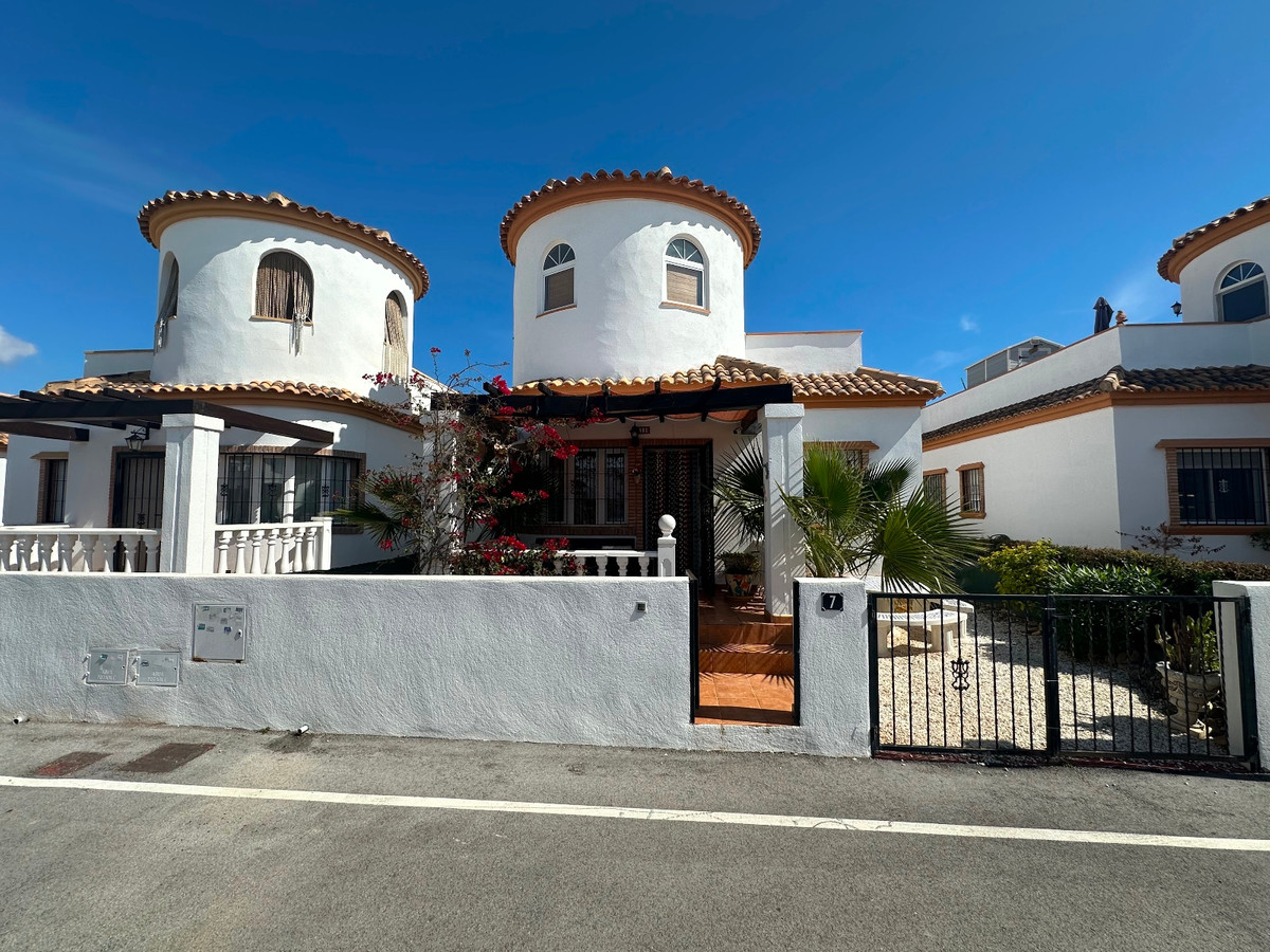 3 Bed Townhouse for sale in Urbanización El Raso Costa Blanca, Alicante, Spain