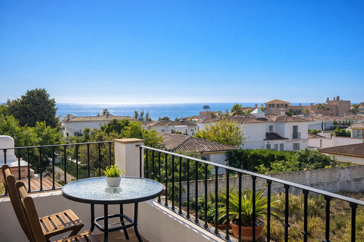 3 Bed Apartment for sale in Estepona Costa Del Sol, Málaga, Spain