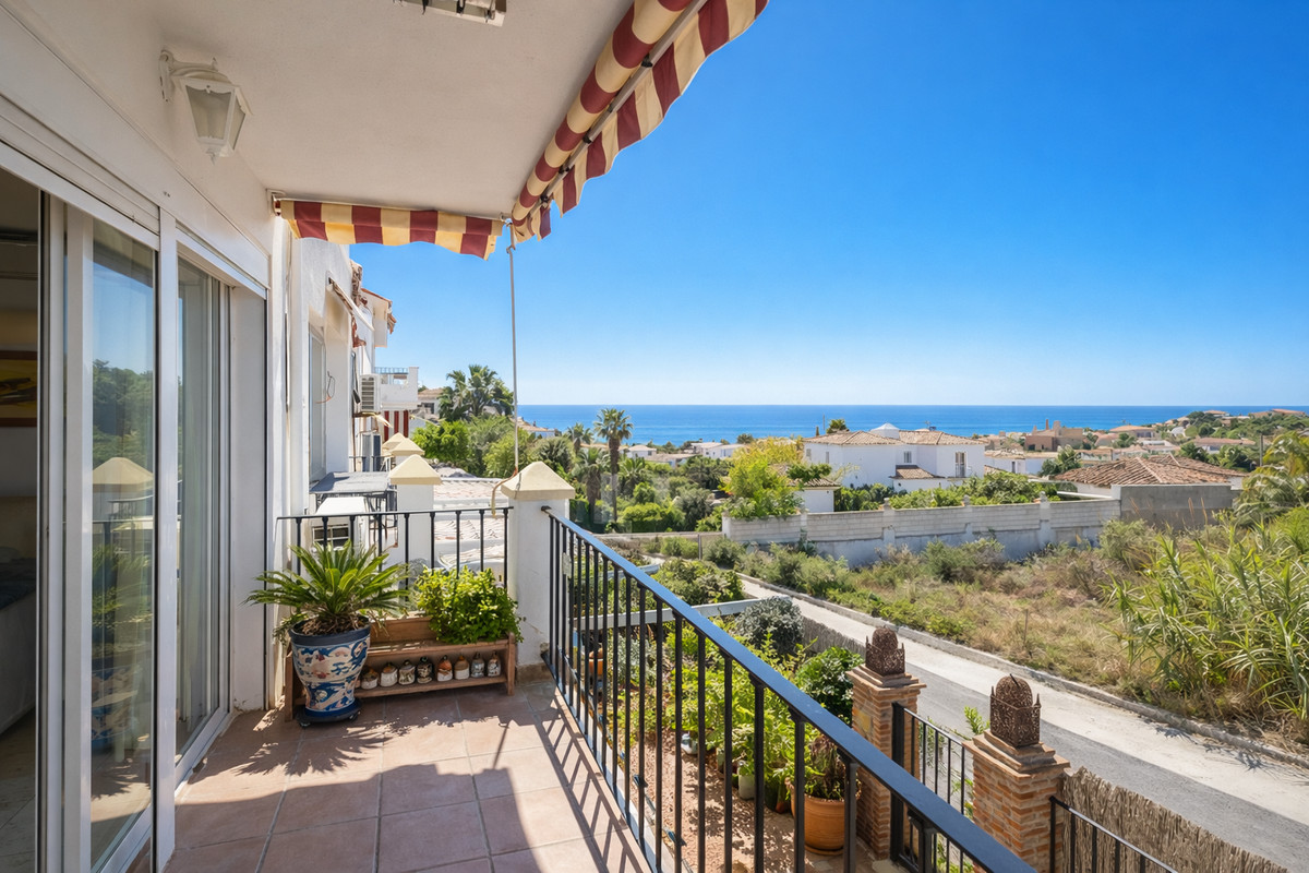 3 Bed Apartment for sale in Estepona Costa Del Sol, Málaga, Spain