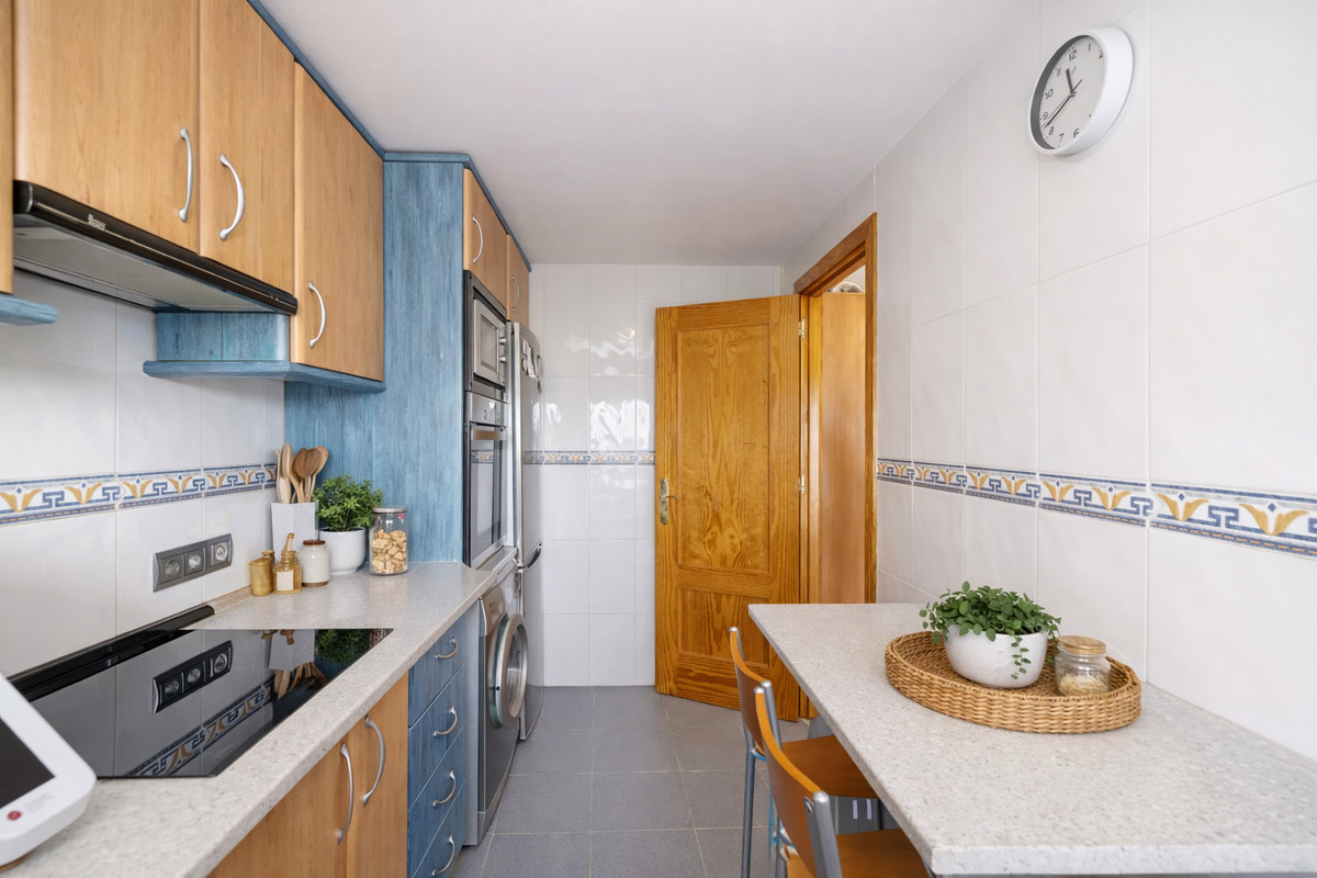 3 Bed Apartment for sale in Estepona Costa Del Sol, Málaga, Spain