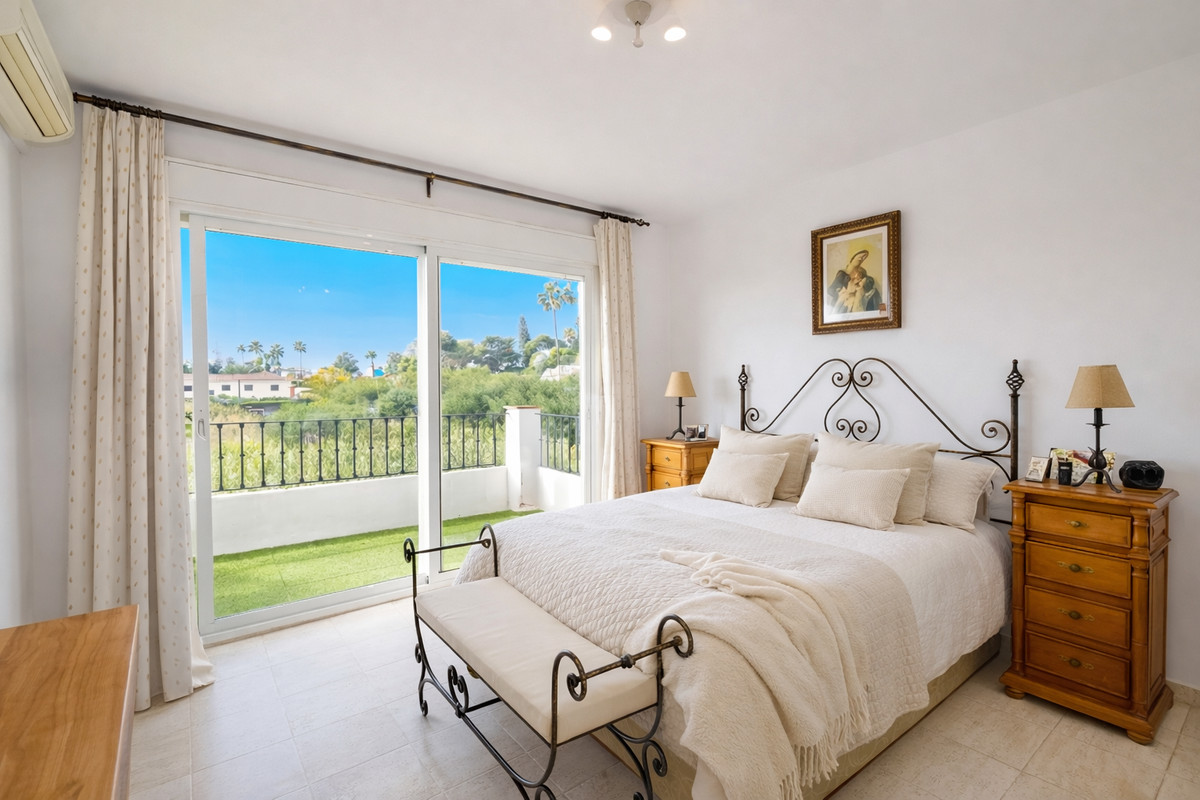 3 Bed Apartment for sale in Estepona Costa Del Sol, Málaga, Spain