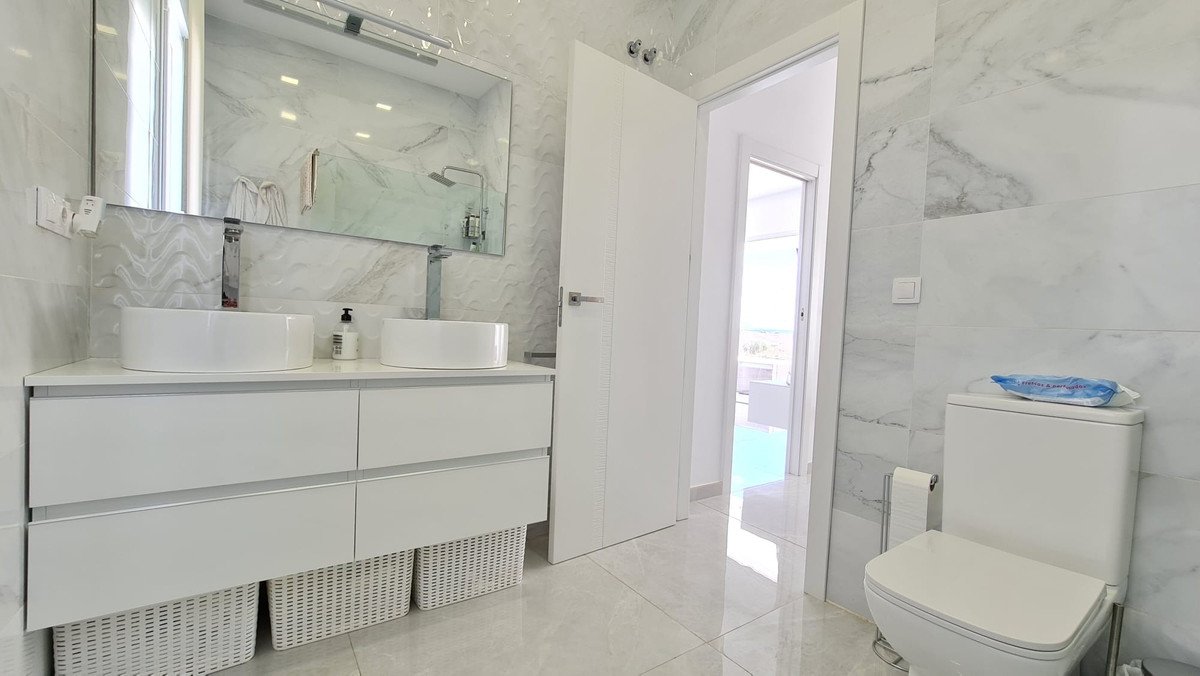 Se vende Villa - Chalet de 3 dormitorios en Costa Blanca, Alicante, España
