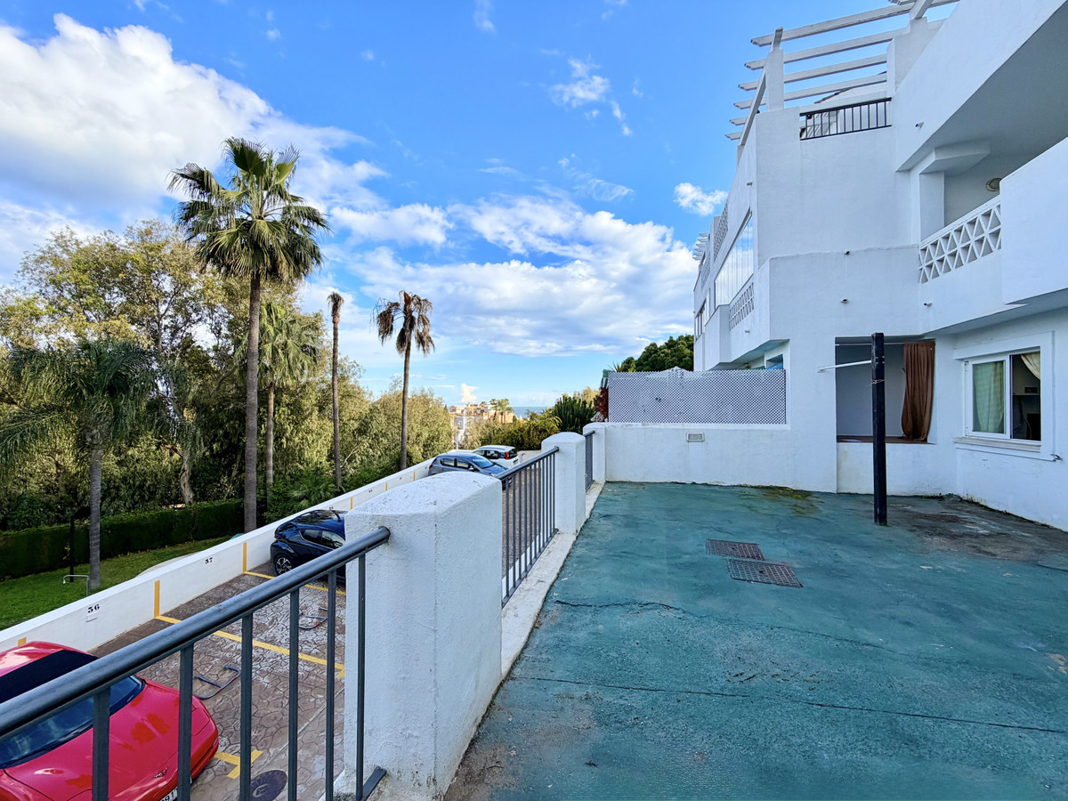 2 Bed Apartment for sale in Casares Costa Del Sol, Málaga, Spain