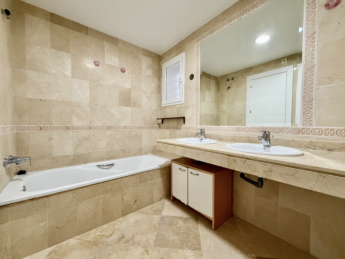 2 Bed Apartment for sale in Casares Costa Del Sol, Málaga, Spain