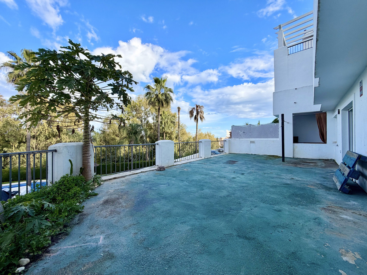 2 Bed Apartment for sale in Casares Costa Del Sol, Málaga, Spain