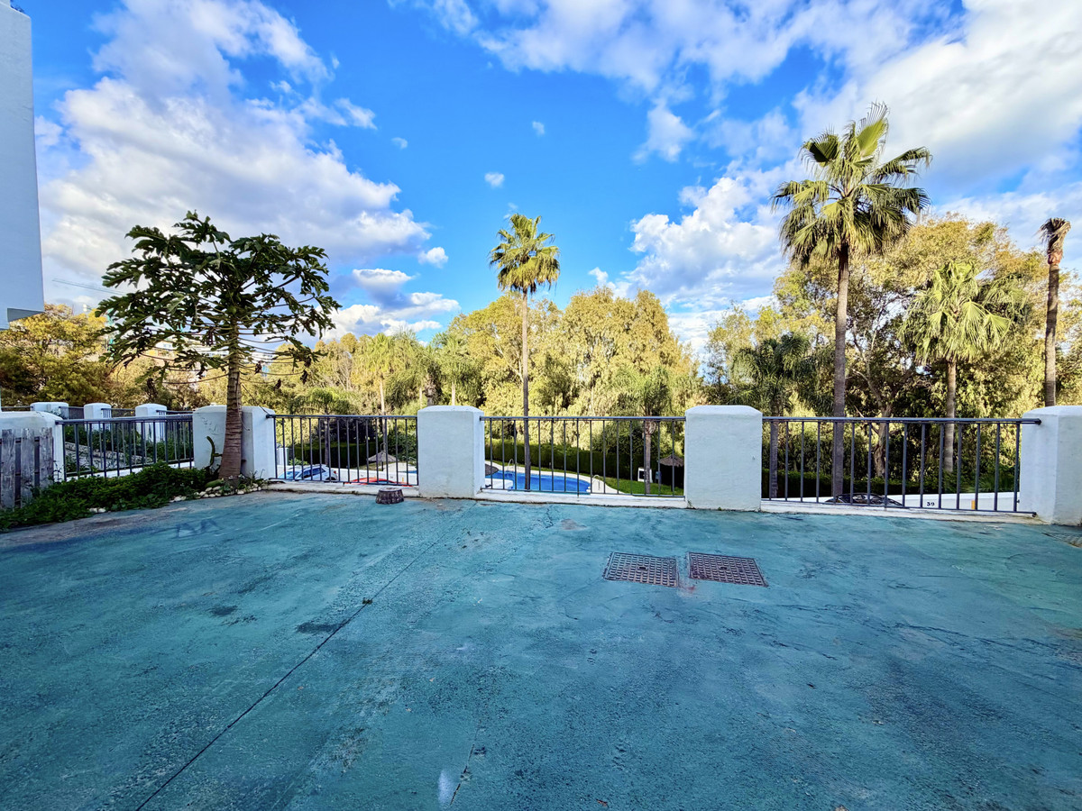 2 Bed Apartment for sale in Casares Costa Del Sol, Málaga, Spain