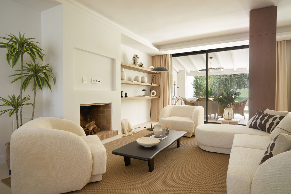 4 Bed Townhouse for sale in Nueva Andalucía Costa Del Sol, Málaga, Spain