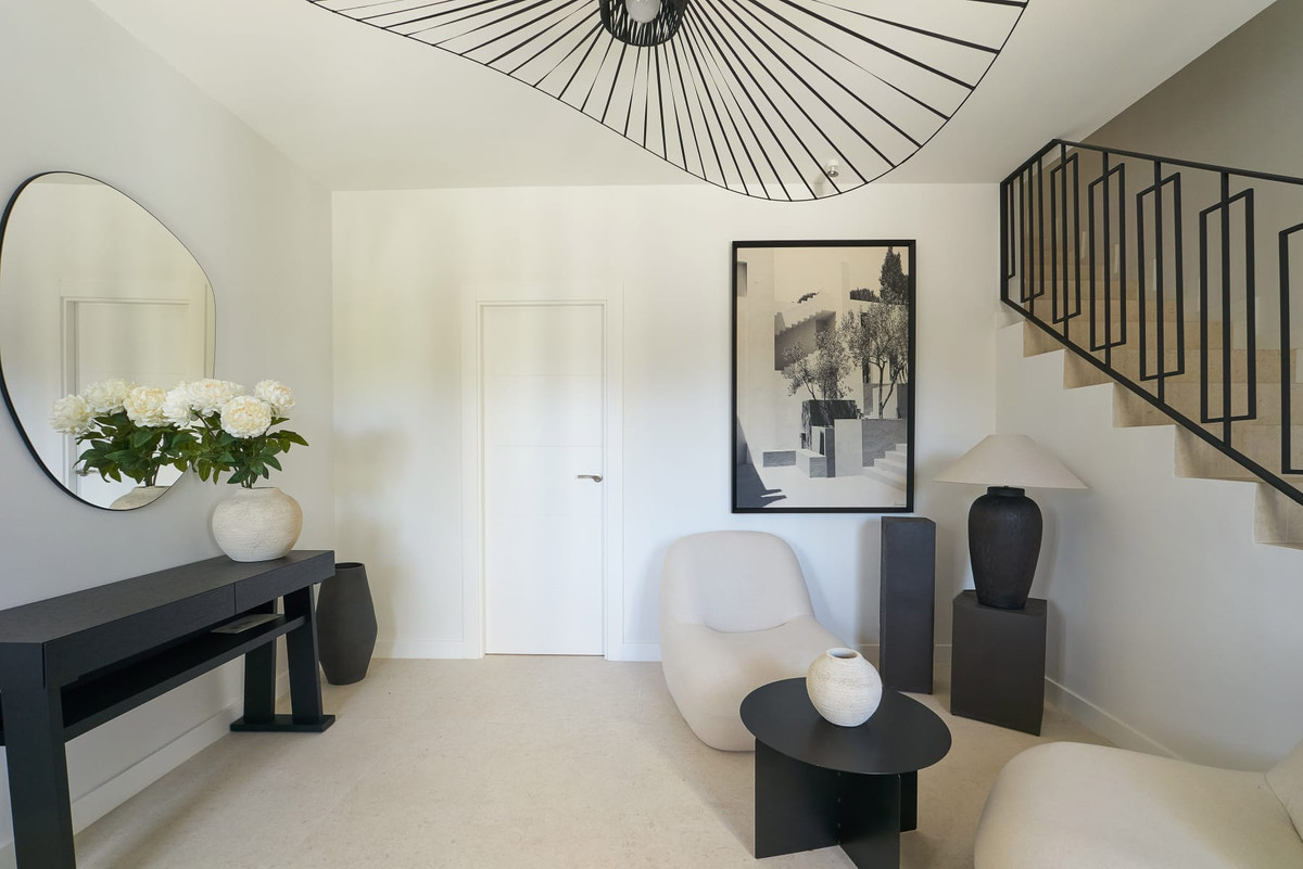 4 Bed Townhouse for sale in Nueva Andalucía Costa Del Sol, Málaga, Spain