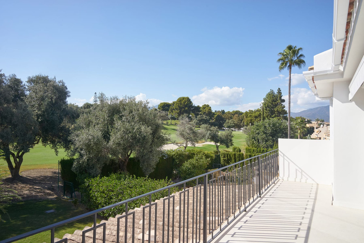 4 Bed Townhouse for sale in Nueva Andalucía Costa Del Sol, Málaga, Spain
