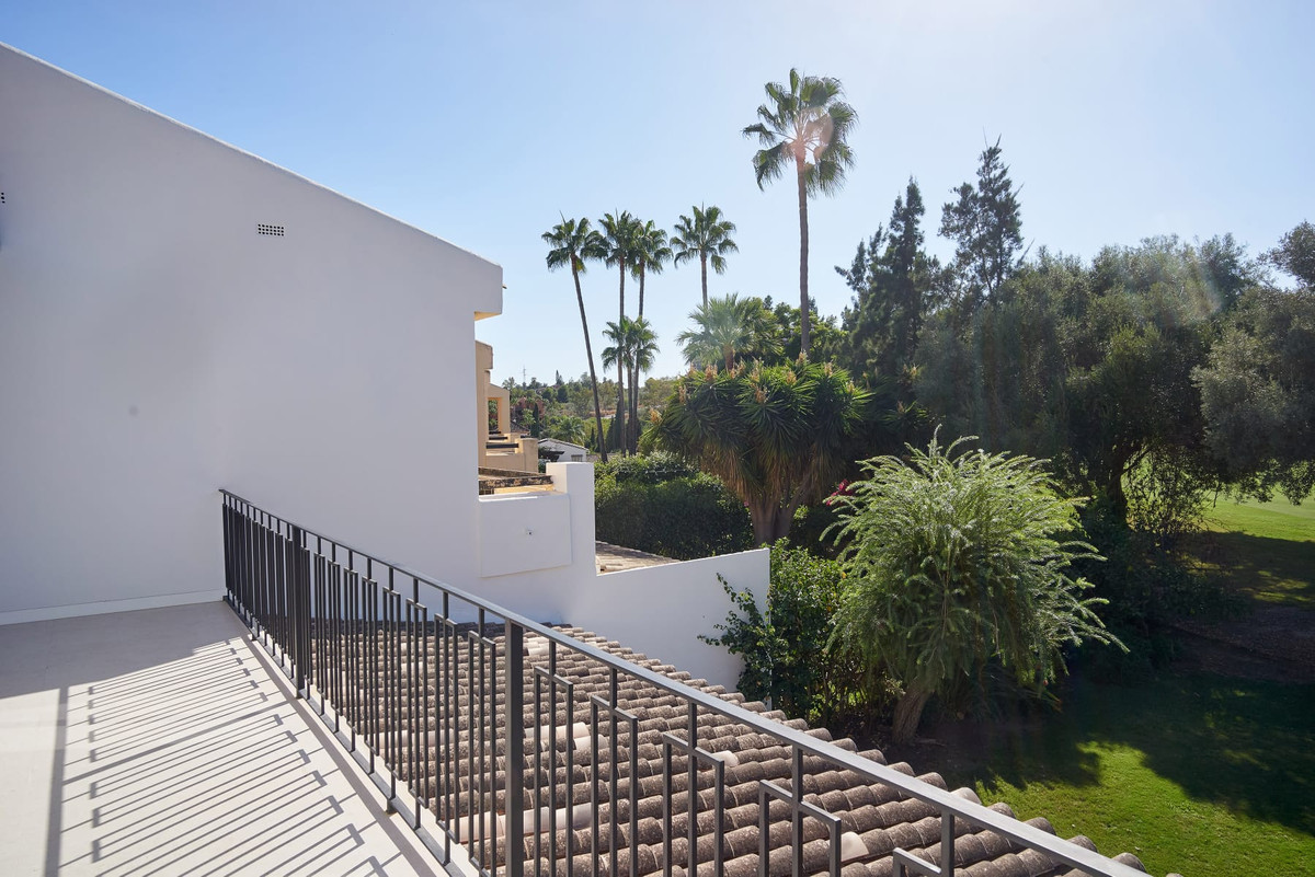 4 Bed Townhouse for sale in Nueva Andalucía Costa Del Sol, Málaga, Spain