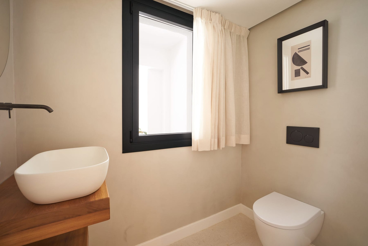 4 Bed Townhouse for sale in Nueva Andalucía Costa Del Sol, Málaga, Spain