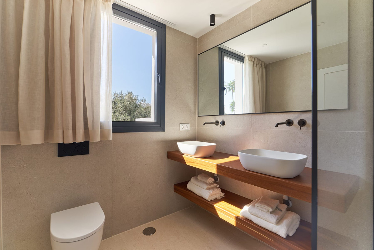 4 Bed Townhouse for sale in Nueva Andalucía Costa Del Sol, Málaga, Spain