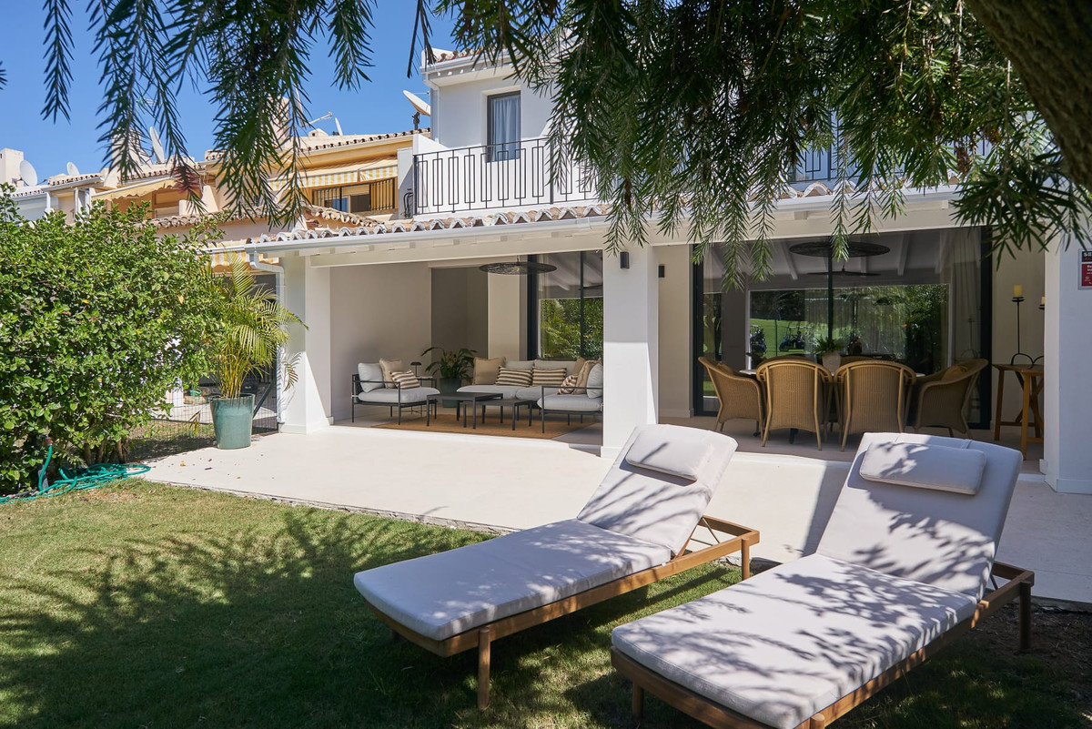 4 Bed Townhouse for sale in Nueva Andalucía Costa Del Sol, Málaga, Spain