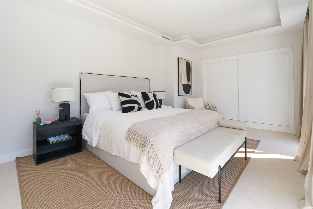 4 Bed Townhouse for sale in Nueva Andalucía Costa Del Sol, Málaga, Spain