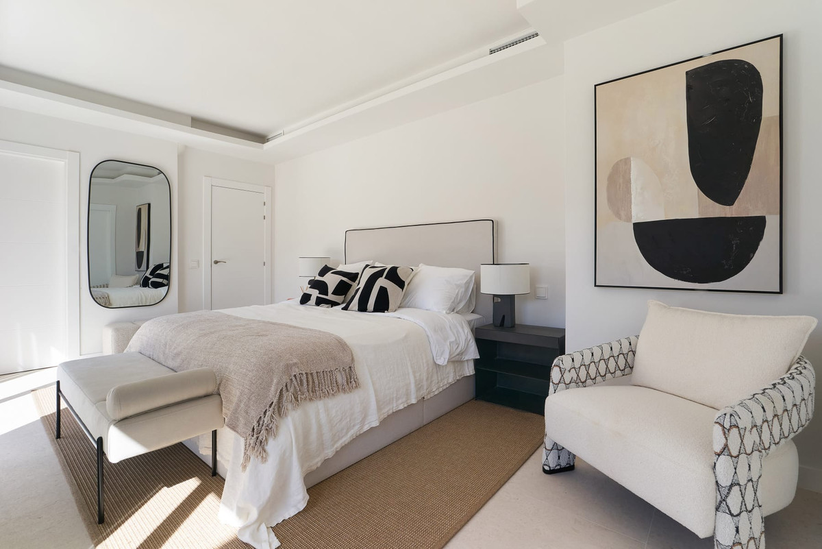 4 Bed Townhouse for sale in Nueva Andalucía Costa Del Sol, Málaga, Spain