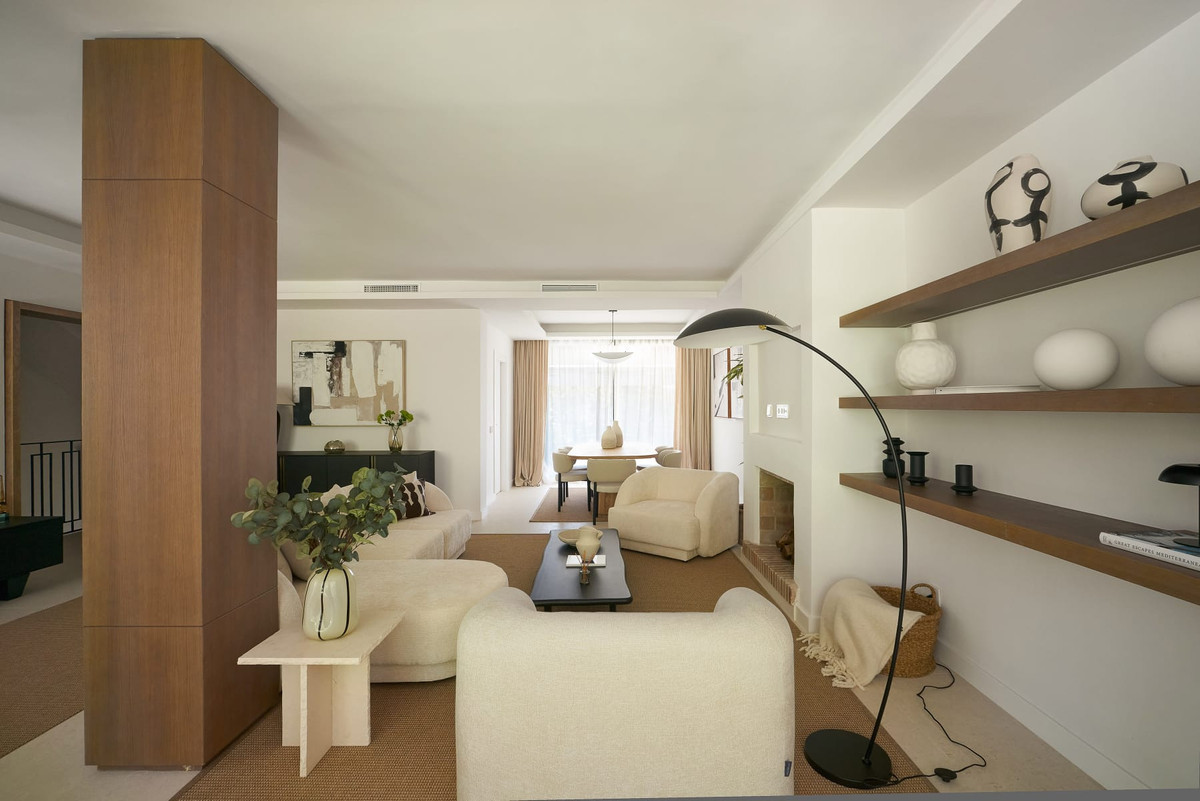 4 Bed Townhouse for sale in Nueva Andalucía Costa Del Sol, Málaga, Spain