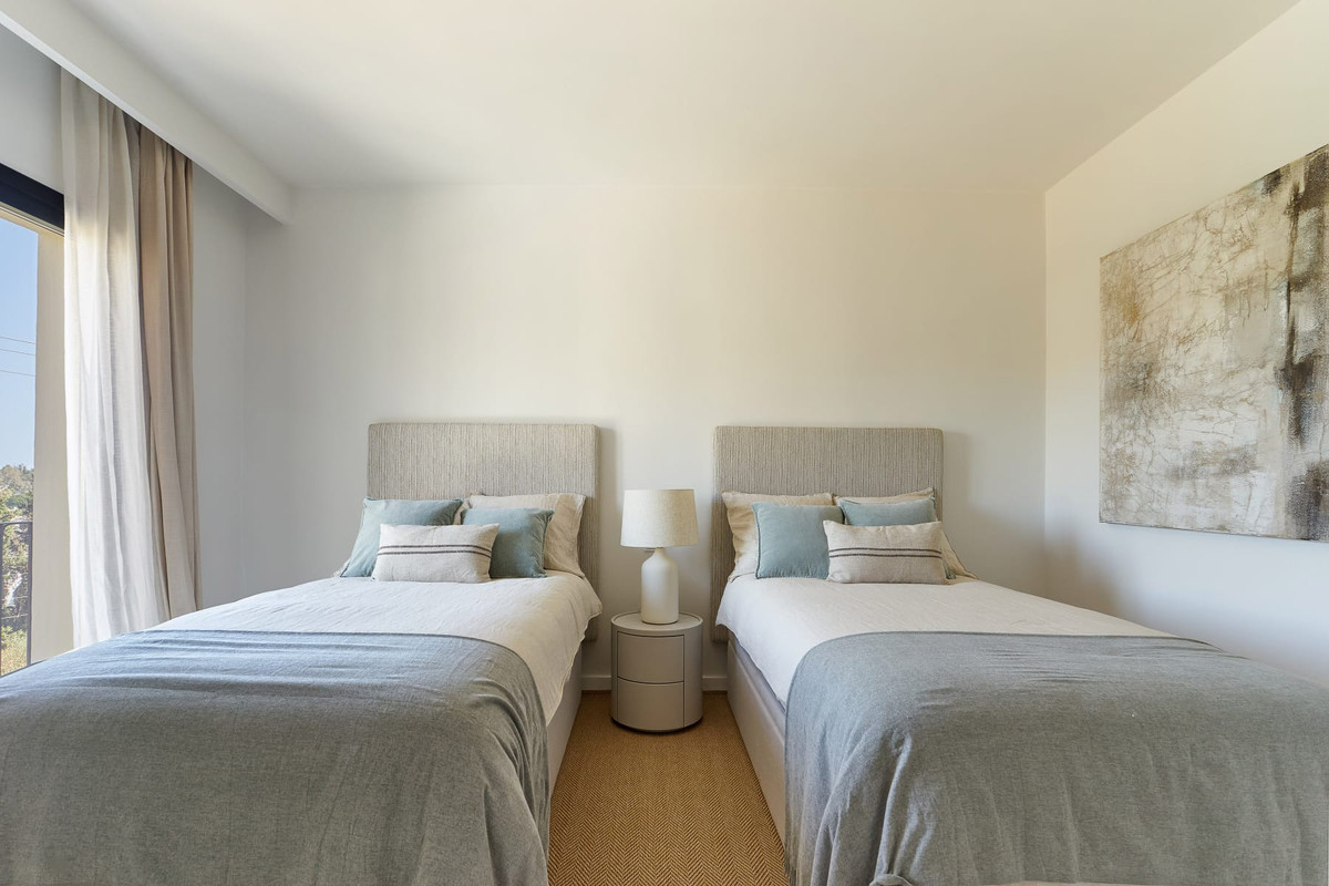 4 Bed Townhouse for sale in Nueva Andalucía Costa Del Sol, Málaga, Spain