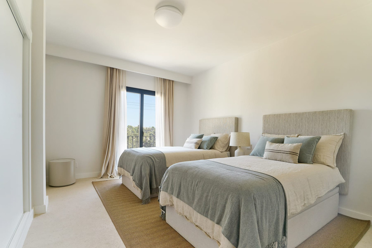 4 Bed Townhouse for sale in Nueva Andalucía Costa Del Sol, Málaga, Spain