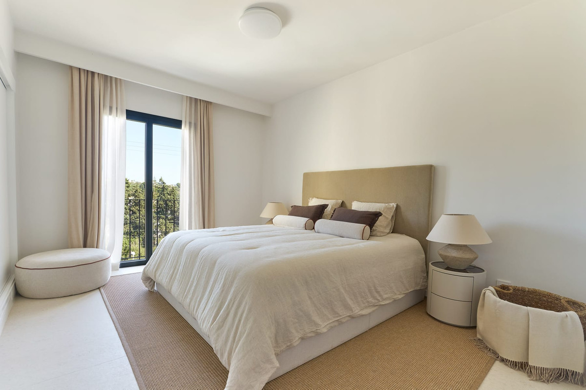 4 Bed Townhouse for sale in Nueva Andalucía Costa Del Sol, Málaga, Spain