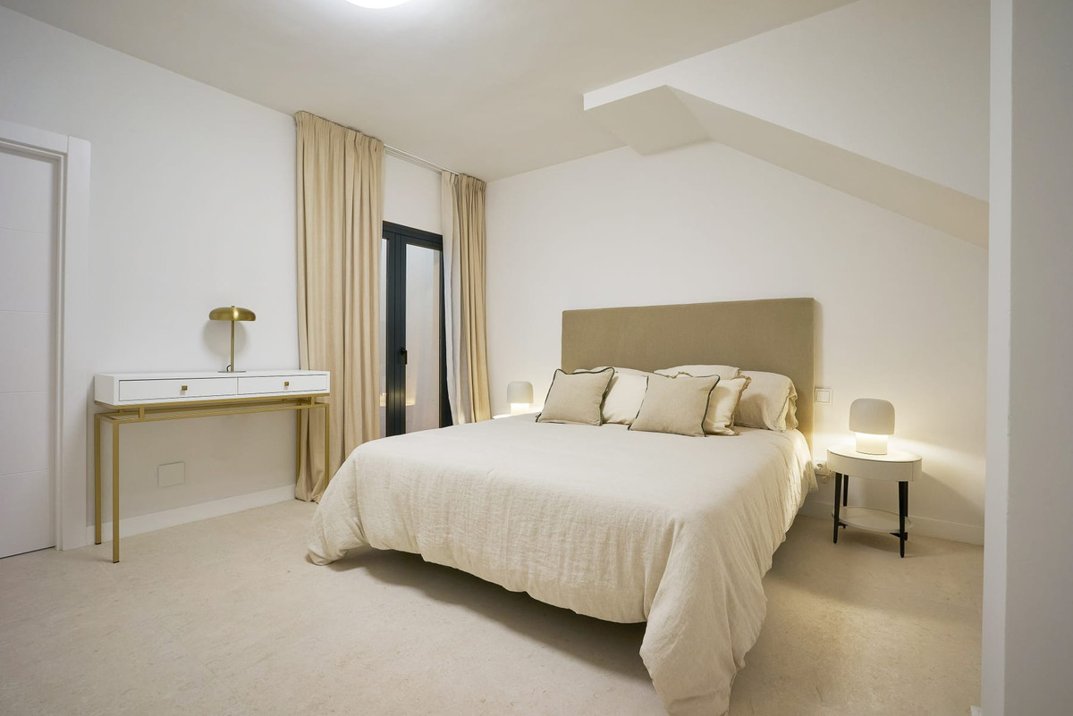4 Bed Townhouse for sale in Nueva Andalucía Costa Del Sol, Málaga, Spain