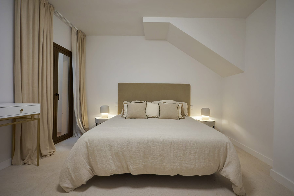 4 Bed Townhouse for sale in Nueva Andalucía Costa Del Sol, Málaga, Spain