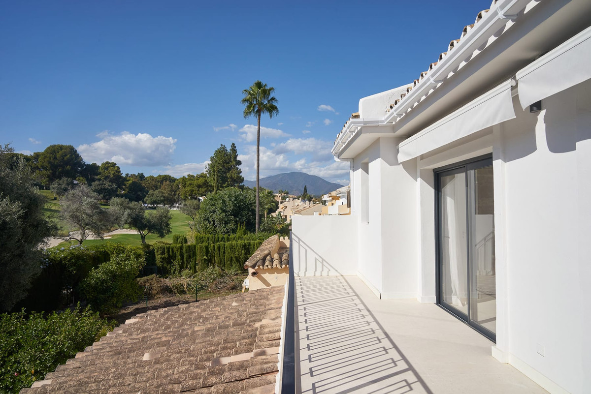4 Bed Townhouse for sale in Nueva Andalucía Costa Del Sol, Málaga, Spain
