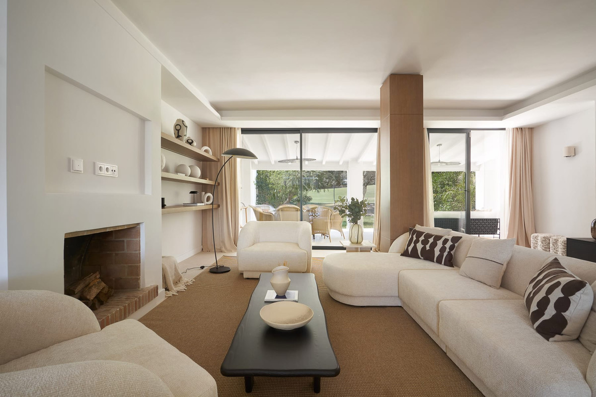 4 Bed Townhouse for sale in Nueva Andalucía Costa Del Sol, Málaga, Spain