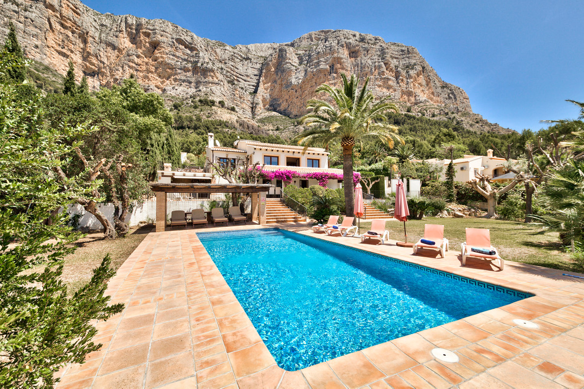 5 Bed Townhouse for sale in Javea Costa Blanca, Alicante, Spain