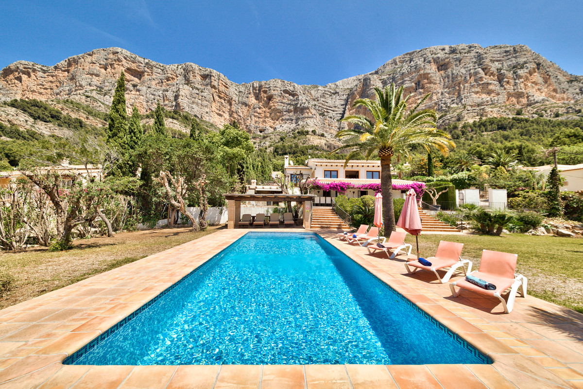 5 Bed Townhouse for sale in Javea Costa Blanca, Alicante, Spain