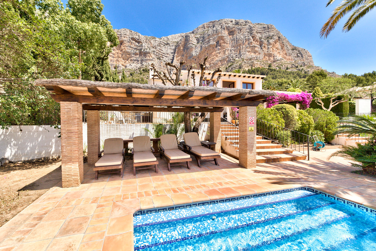 5 Bed Townhouse for sale in Javea Costa Blanca, Alicante, Spain