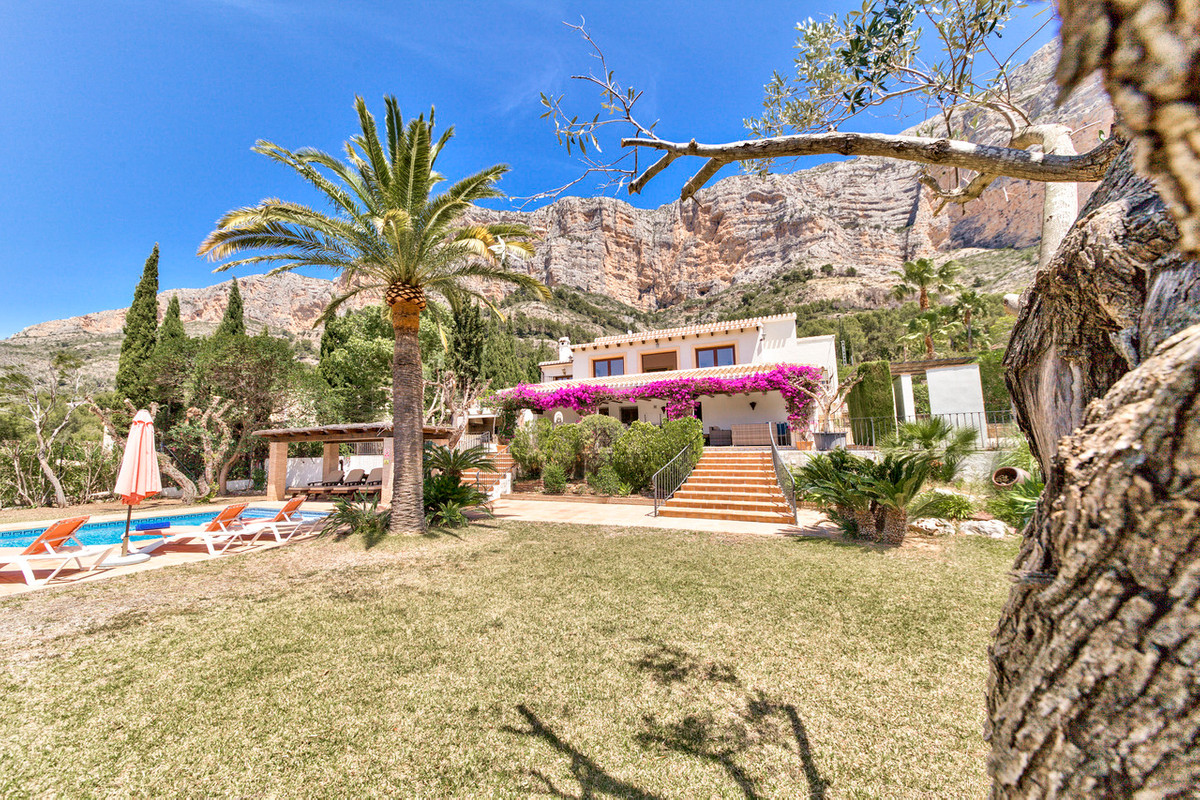 5 Bed Townhouse for sale in Javea Costa Blanca, Alicante, Spain
