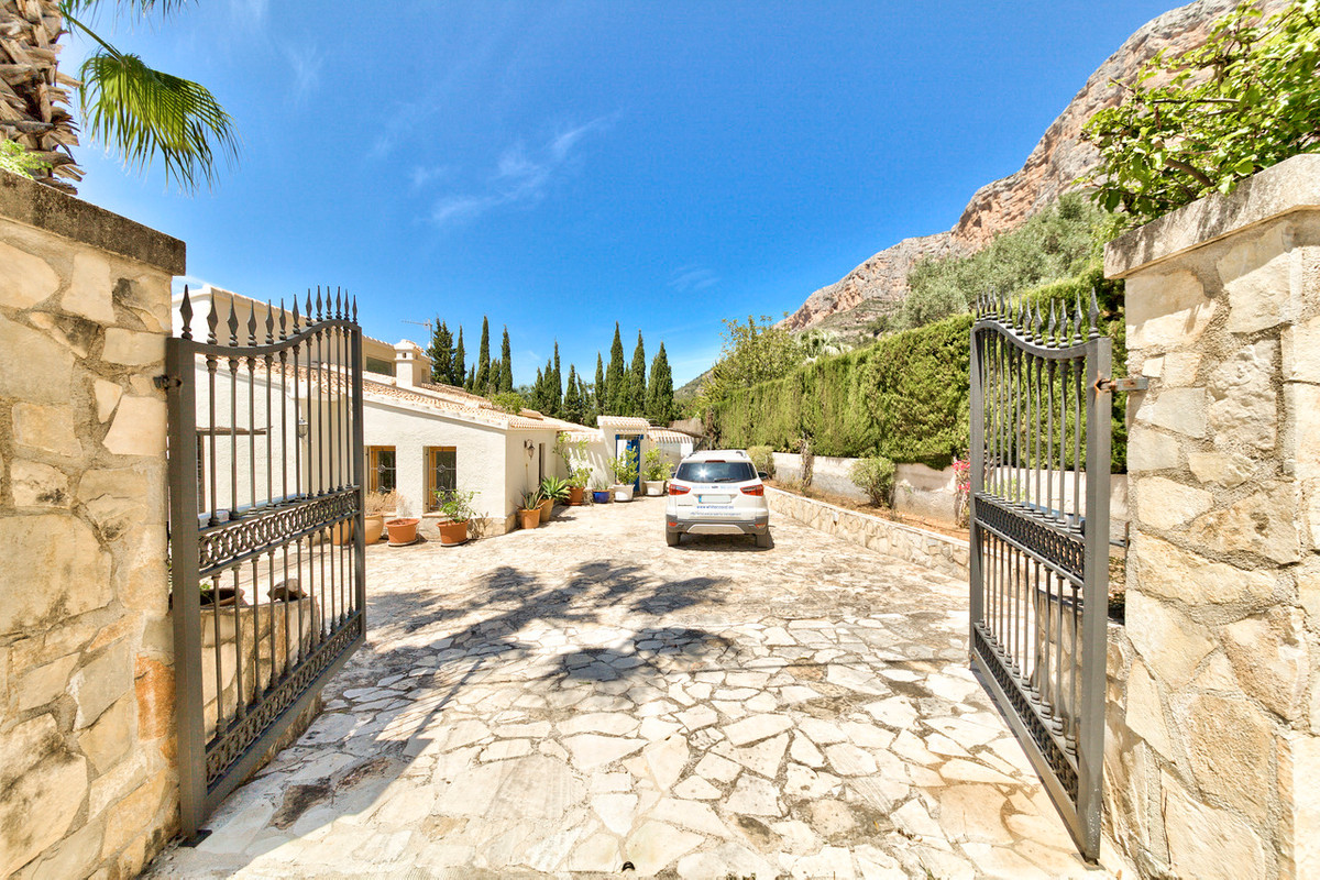5 Bed Townhouse for sale in Javea Costa Blanca, Alicante, Spain